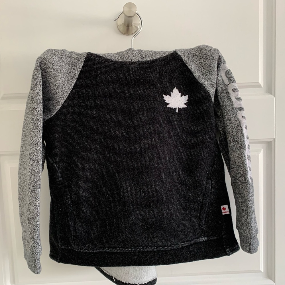 Canada Sweatshirt - size 4T (fits small like 3T)